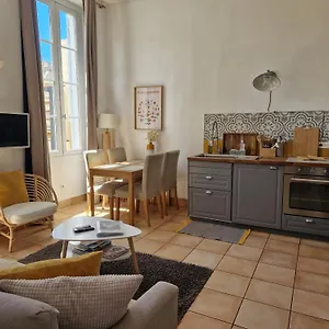 Superbe 2 Pièces Avec Grande Terrasse, Classé *** Marseille